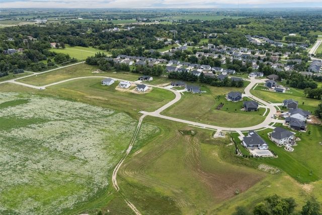 3674 Mclain Way, Hiawatha, IA 52233