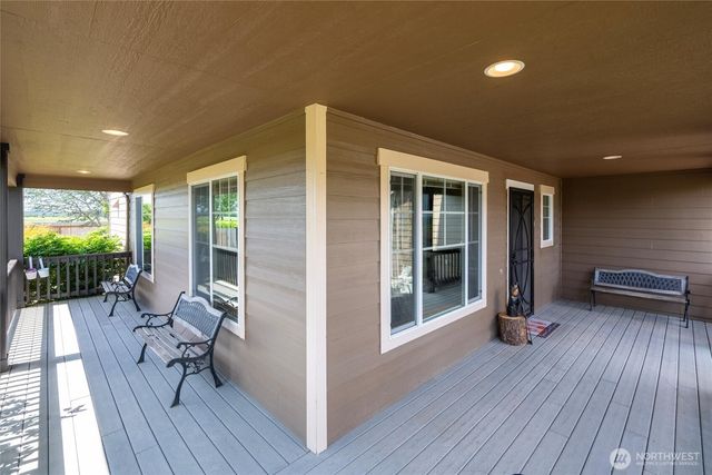 1877 Emerald Way, Lynden, WA 98264