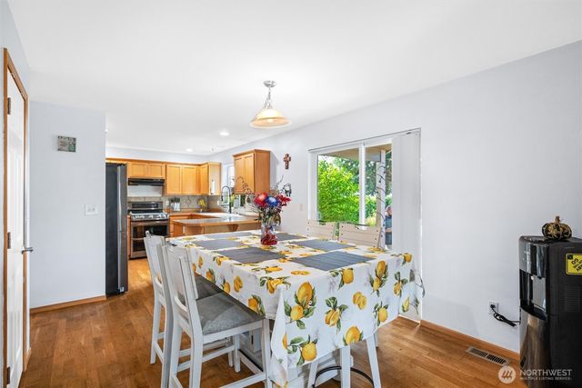 1877 Emerald Way, Lynden, WA 98264