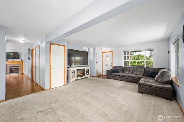 1877 Emerald Way, Lynden, WA 98264