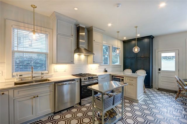 132 E 45th Street, Savannah, GA 31405