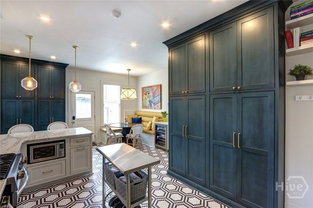 132 E 45th Street, Savannah, GA 31405