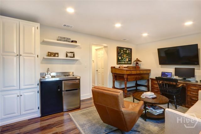 132 E 45th Street, Savannah, GA 31405