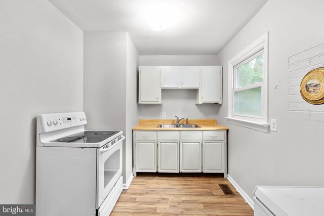 8112 FLIPPO DR, Fredericksburg, VA 22408