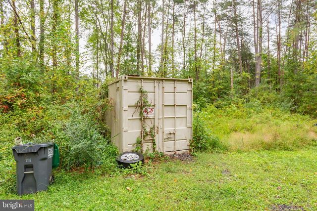 8112 FLIPPO DR, Fredericksburg, VA 22408