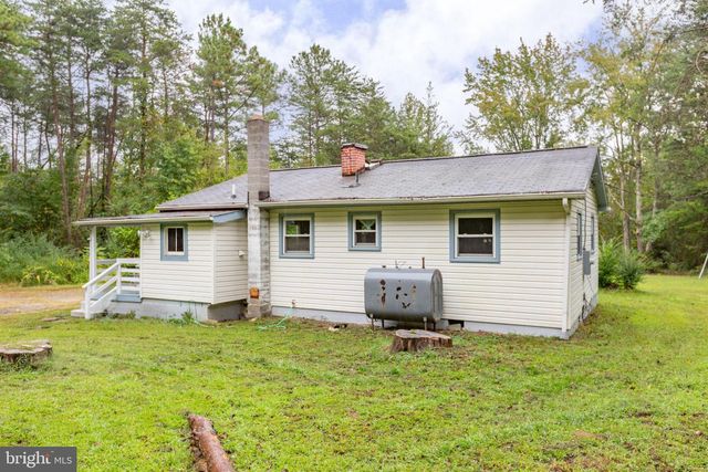 8112 FLIPPO DR, Fredericksburg, VA 22408
