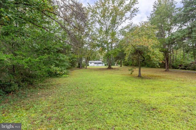 8112 FLIPPO DR, Fredericksburg, VA 22408
