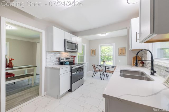 9838 Grosse Ile Parkway, Grosse Ile Township, MI 48138