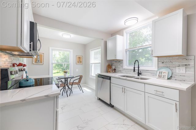 9838 Grosse Ile Parkway, Grosse Ile Township, MI 48138