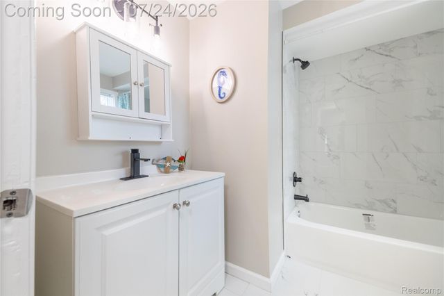 9838 Grosse Ile Parkway, Grosse Ile Township, MI 48138