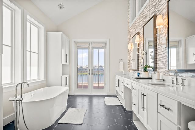 234 Lakeshore St, Port Aransas, TX 78373