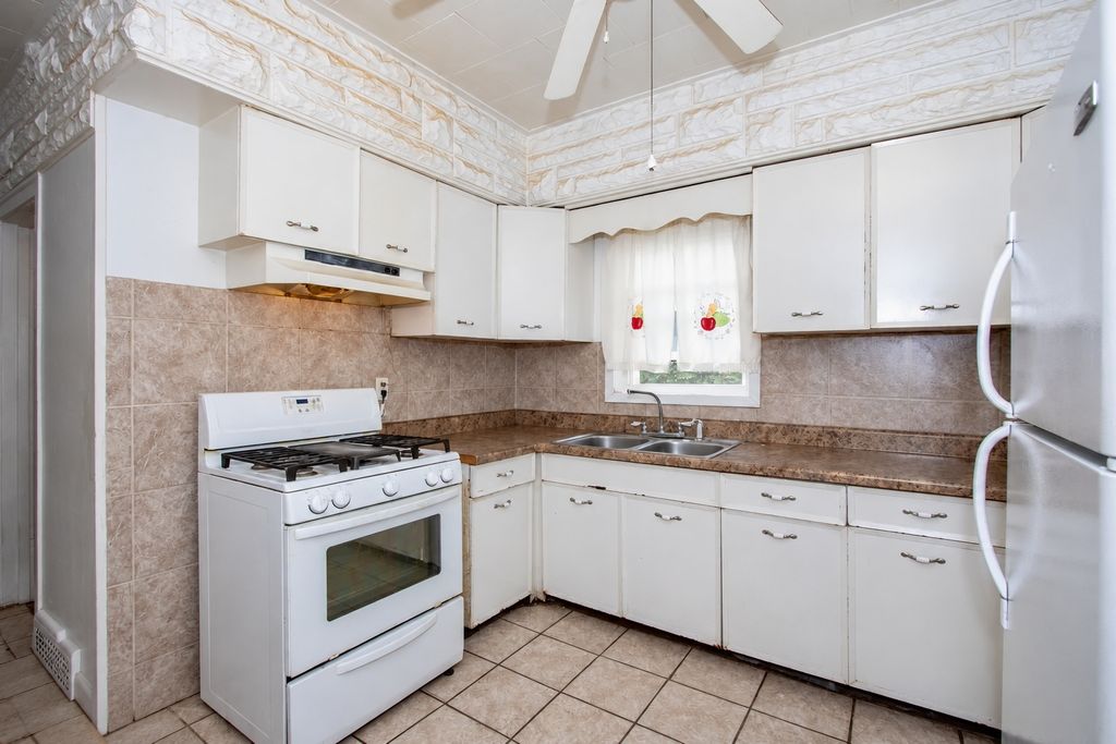 7532 S Indiana Avenue, Chicago, IL 60619 — photo 5
