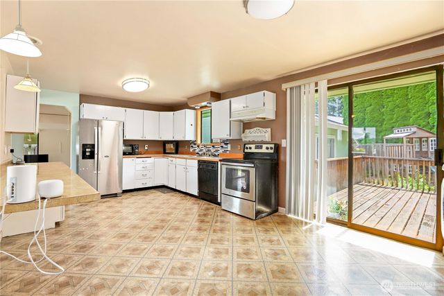 310 Scotland Drive, Camano Island, WA 98282