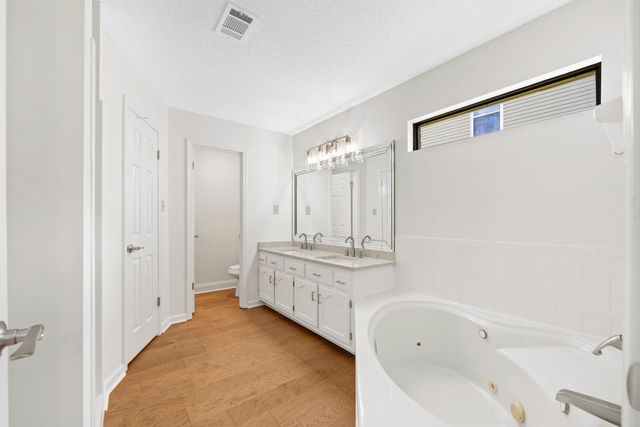 6337 EASTBRIER DR, Bartlett, TN 38135