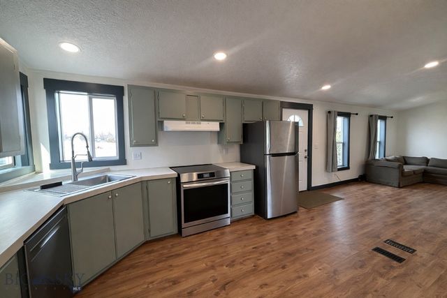 606 Meadow Circle, Belgrade, MT 59714