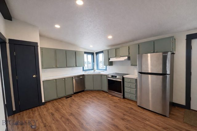 606 Meadow Circle, Belgrade, MT 59714