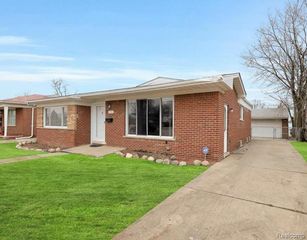 27002 Ford Road, Dearborn Heights, MI 48127