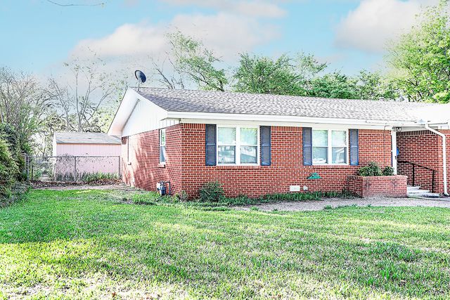 1209 Pebble Street, Bowie, TX 76230
