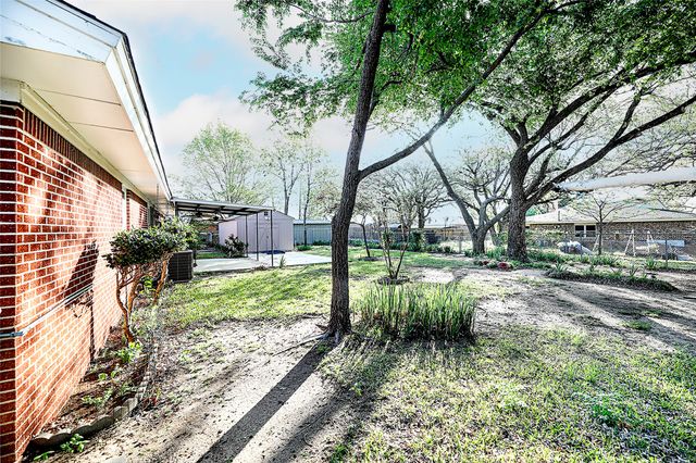 1209 Pebble Street, Bowie, TX 76230