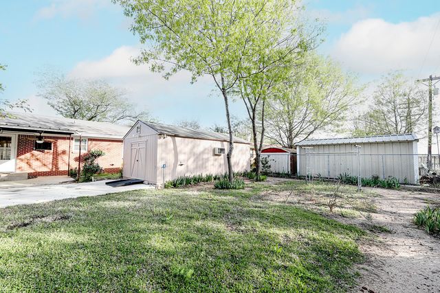 1209 Pebble Street, Bowie, TX 76230