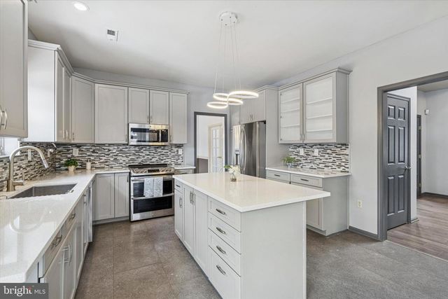 1003 CLOVER MILL CIR, Collegeville, PA 19426