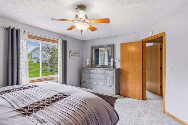 8852 Rainier Drive, Woodbury, MN 55125