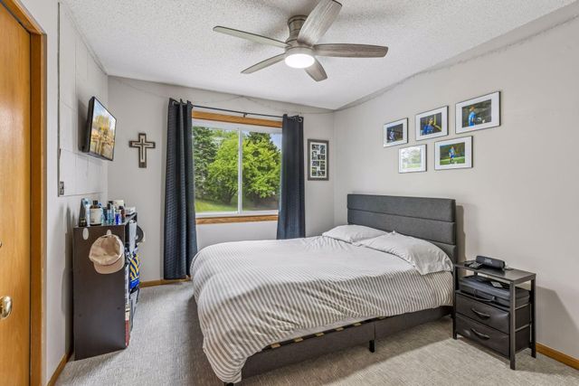 8852 Rainier Drive, Woodbury, MN 55125