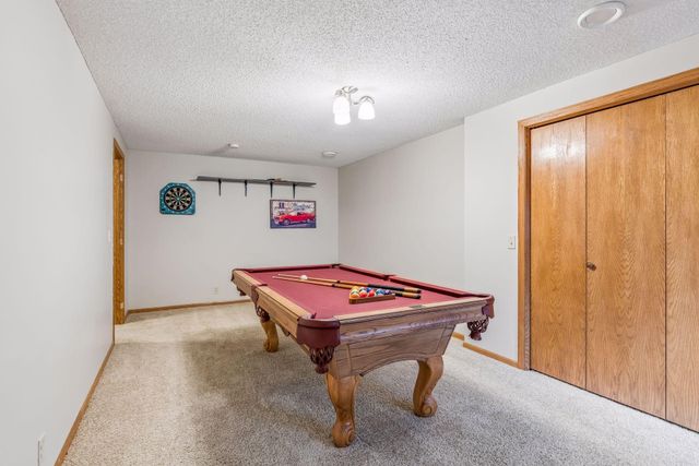 8852 Rainier Drive, Woodbury, MN 55125