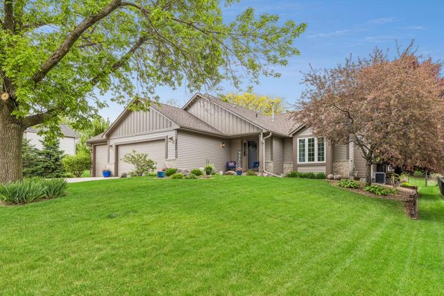 8852 Rainier Drive, Woodbury, MN 55125