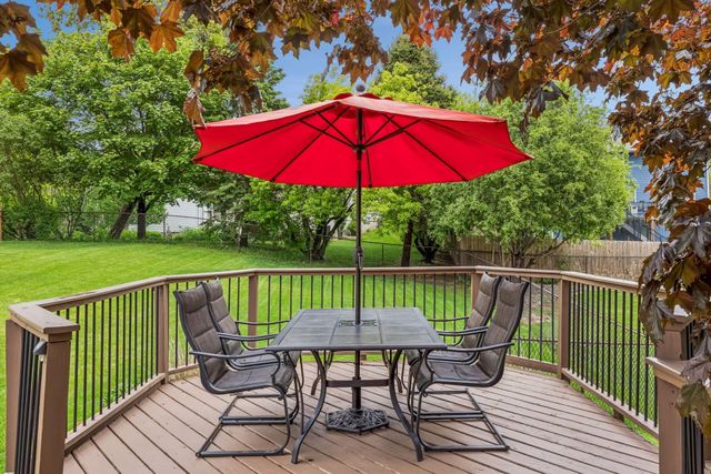 8852 Rainier Drive, Woodbury, MN 55125