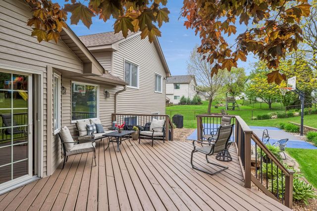 8852 Rainier Drive, Woodbury, MN 55125