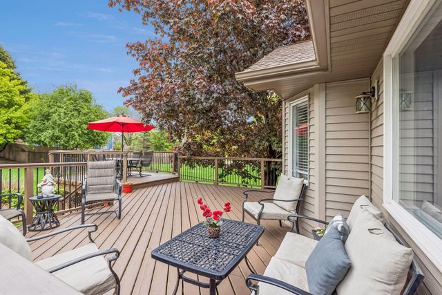 8852 Rainier Drive, Woodbury, MN 55125