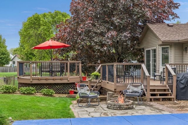 8852 Rainier Drive, Woodbury, MN 55125