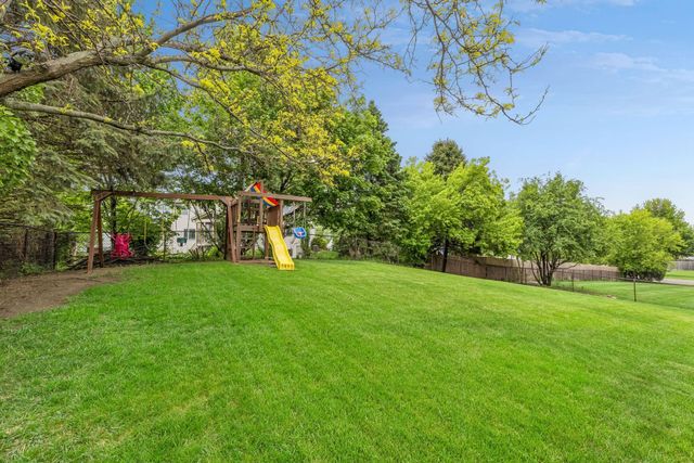 8852 Rainier Drive, Woodbury, MN 55125