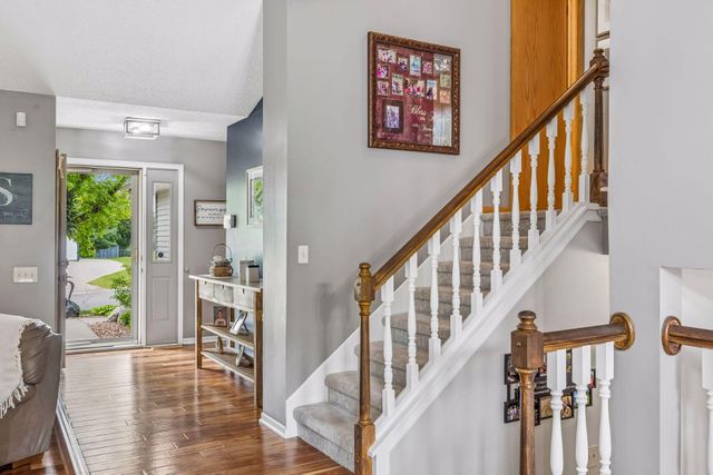 8852 Rainier Drive, Woodbury, MN 55125