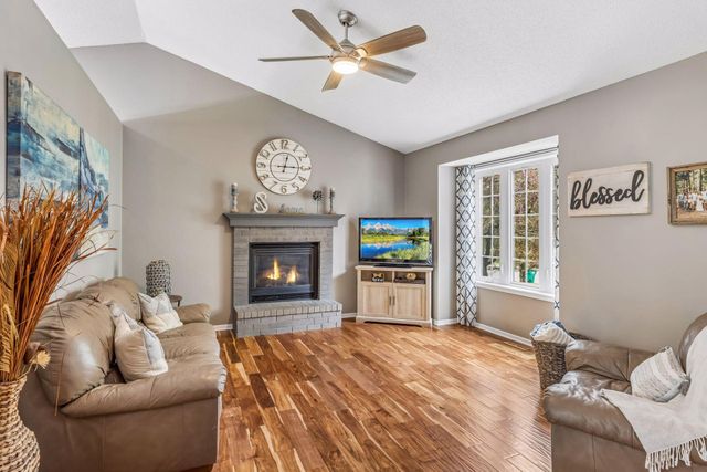 8852 Rainier Drive, Woodbury, MN 55125
