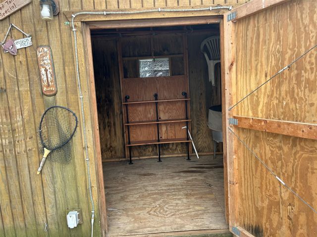 62 Oceania Street, Sargent, TX 77414