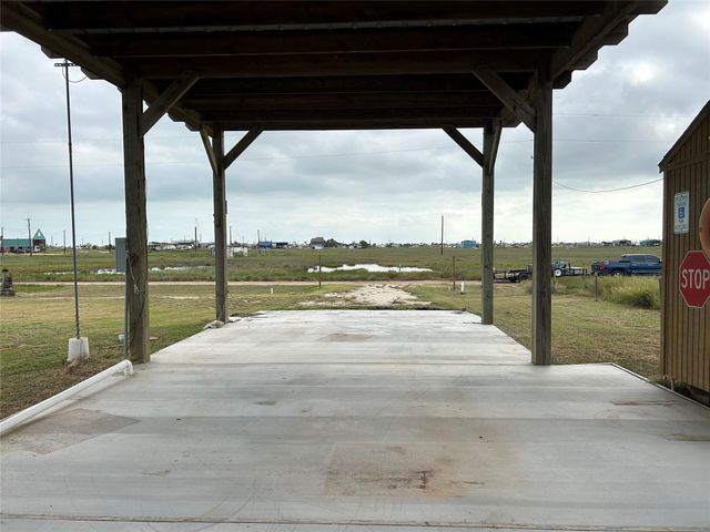 62 Oceania Street, Sargent, TX 77414