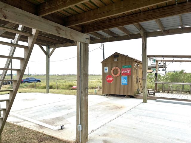 62 Oceania Street, Sargent, TX 77414