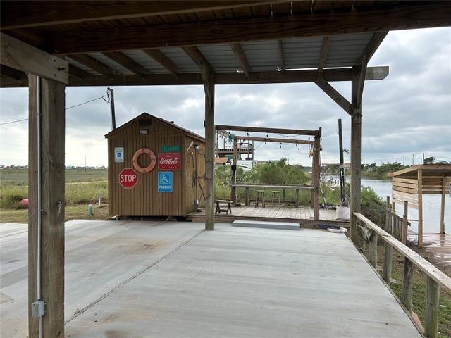 62 Oceania Street, Sargent, TX 77414