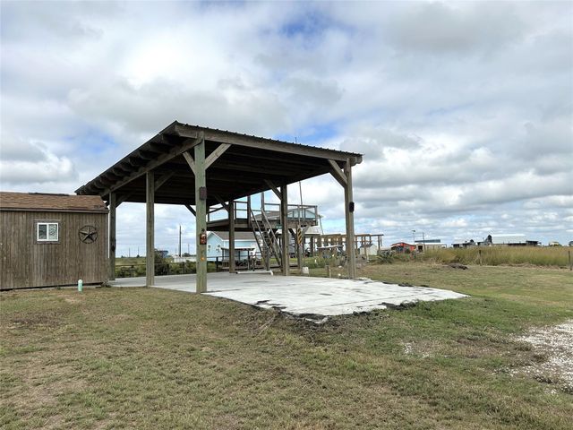 62 Oceania Street, Sargent, TX 77414