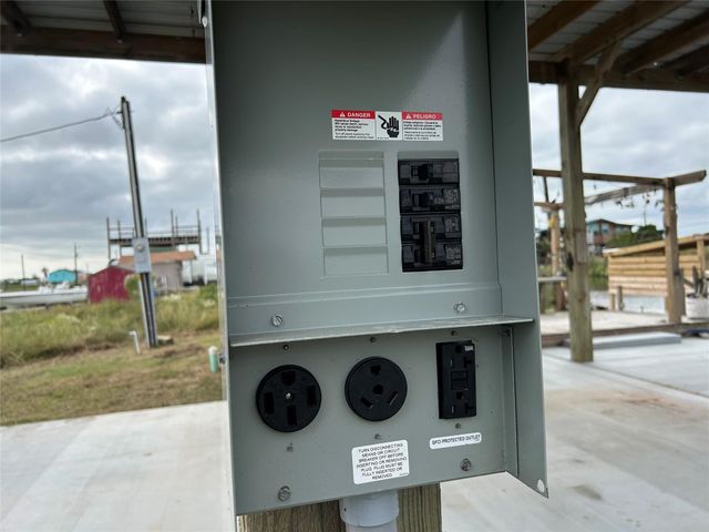 62 Oceania Street, Sargent, TX 77414