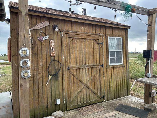 62 Oceania Street, Sargent, TX 77414