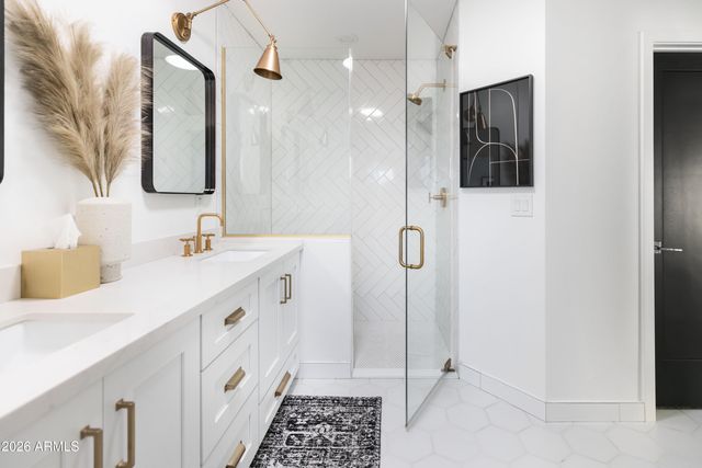 3830 E DEVONSHIRE Avenue, Phoenix, AZ 85018