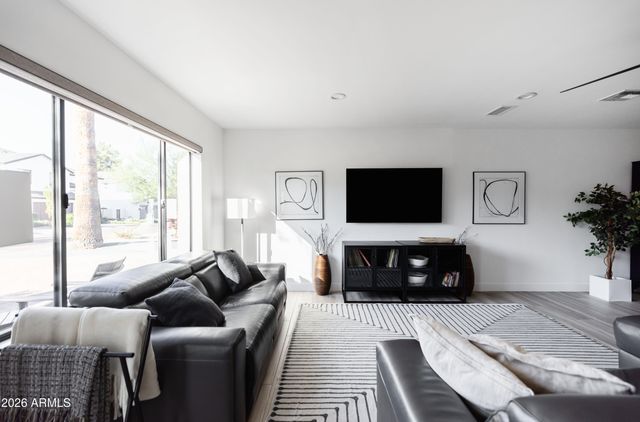 3830 E DEVONSHIRE Avenue, Phoenix, AZ 85018