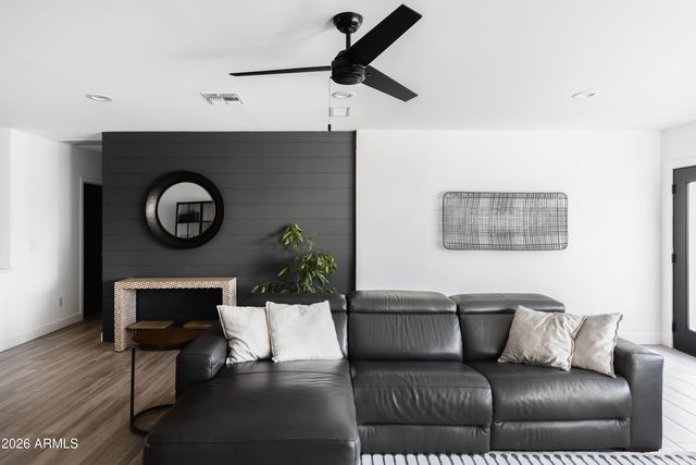 3830 E DEVONSHIRE Avenue, Phoenix, AZ 85018