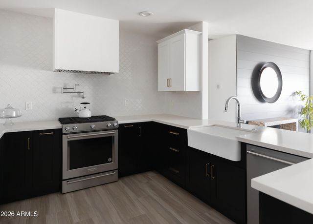 3830 E DEVONSHIRE Avenue, Phoenix, AZ 85018