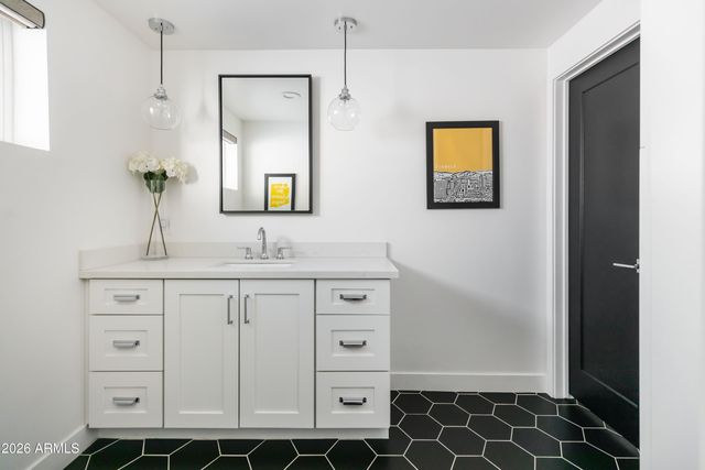 3830 E DEVONSHIRE Avenue, Phoenix, AZ 85018