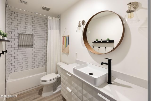 3830 E DEVONSHIRE Avenue, Phoenix, AZ 85018