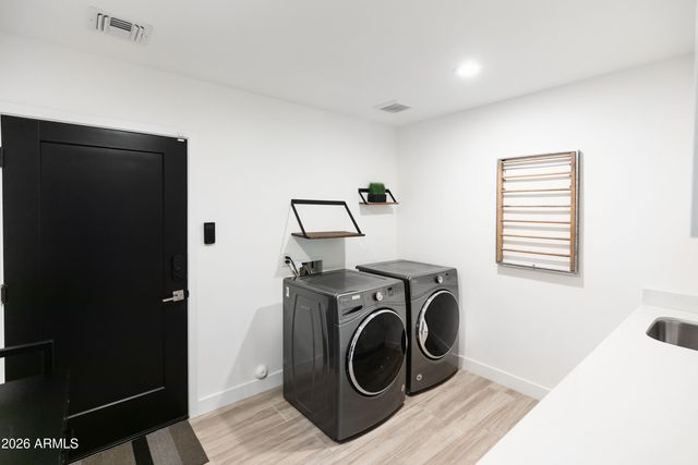 3830 E DEVONSHIRE Avenue, Phoenix, AZ 85018